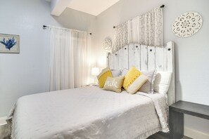 Apartment (2 Bedrooms) | Interior - 4th-floor Waterfront Condo on Treasure Island! (Treasure Island)