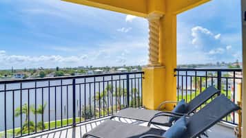 Apartment (2 Bedrooms) | Front of property