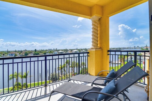 4th-floor Waterfront Condo on Treasure Island!