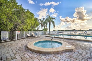 Apartment (2 Bedrooms) | Interior - 4th-floor Waterfront Condo on Treasure Island! (Treasure Island)
