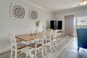 Apartment (2 Bedrooms) | Interior - 4th-floor Waterfront Condo on Treasure Island! (Treasure Island)