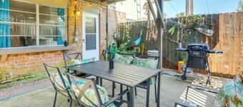 Townhome Near Beach in Galveston: Furnished Patio!