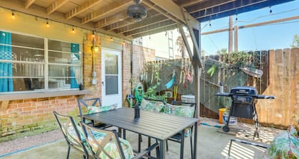 Townhome Near Beach in Galveston: Furnished Patio!