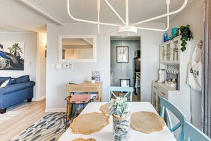 Interior - 1 Mi to Jolly Roger: Condo w/ Pool in Ocean City! (Ocean City)