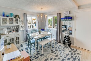 Apartment (2 Bedrooms) | Interior - 1 Mi to Jolly Roger! Poolside Family Retreat (Ocean City)