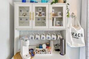 Interior - 1 Mi to Jolly Roger: Condo w/ Pool in Ocean City! (Ocean City)