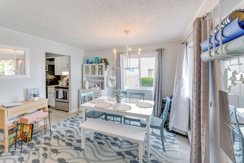 1 Mi to Jolly Roger: Condo w/ Pool in Ocean City!