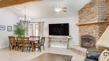 House (6 Bedrooms) | Interior