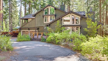 House (6 Bedrooms) | Interior