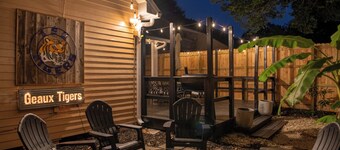 Colorful Baton Rouge Home: Deck, Grill & Fire Pit