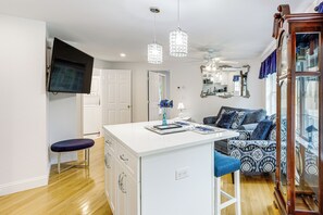 Apartment (1 Bedroom) | Interior - Quiet Kingston Getaway - 3 Mi to Beaches! (Kingston)