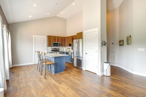 Apartment (2 Bedrooms) | Interior - Serene Travelers Rest Apartment: 7 Mi to Downtown! (Travelers Rest)