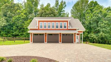 Apartment (2 Bedrooms) | Front of property