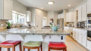 House (3 Bedrooms) | Interior