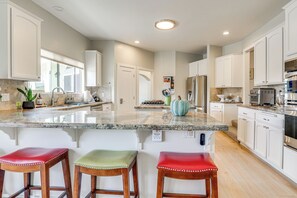 House (3 Bedrooms) | Interior - San Marcos Getaway w/ Deck & Lake Views! (San Marcos)