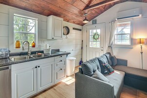 House (1 Bedroom) | Interior