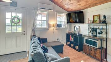 House (1 Bedroom) | Interior