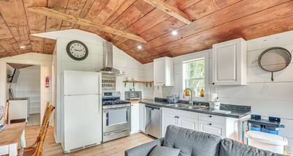 Isle La Motte Cabin ~ 3 Mi to Lake Champlain!