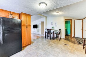 House (3 Bedrooms) | Interior - Peaceful Mcewen Home w/ Spacious Yard! (McEwen)