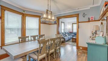 House (4 Bedrooms) | Interior