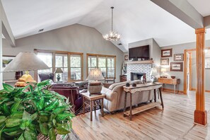 House (5 Bedrooms) | Interior