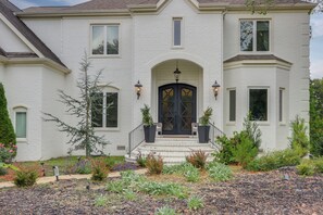 House (5 Bedrooms) | Interior