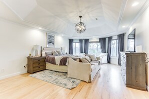 House (5 Bedrooms) | Interior