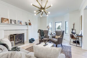 House (5 Bedrooms) | Interior