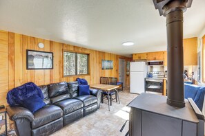 House (2 Bedrooms) | Interior - 1 Mi to State Park: Peaceful La Pine Cabin w/ Deck (La Pine)