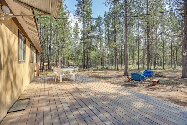 House (2 Bedrooms) | Interior - 1 Mi to State Park: Peaceful La Pine Cabin w/ Deck (La Pine)