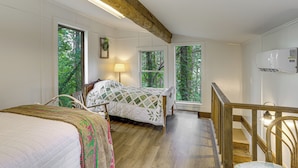A bedroom with a bed, a window, a lamp, and a staircase. - Mountain View Cabin: Music, Crafts & Shopping! (Mountain View)