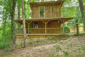 House (2 Bedrooms) | Interior - Mountain View Cabin: Music, Crafts & Shopping! (Mountain View)