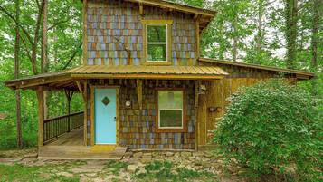 House (2 Bedrooms) | Exterior