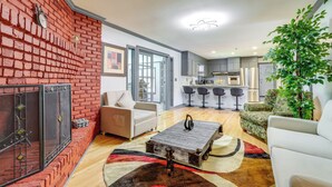 Interior - Decatur Apartment ~ 11 Mi to Downtown Atlanta! (Decatur)