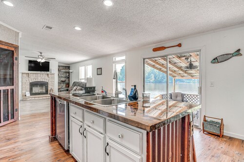 Waterfront Buster's Place on Hickory w/ Fire Pit