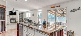 Waterfront Buster's Place on Hickory w/ Fire Pit