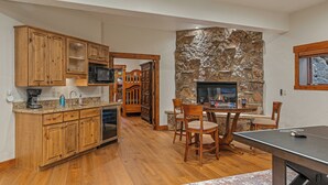 Dining - Short Walk to Ski Lifts | Boulder Ridge Retreat (Breckenridge)