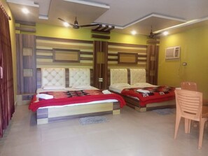 Habitación de lujo, vistas a la ciudad | Wifi gratis y ropa de cama