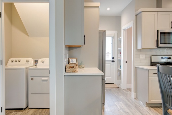 Kylskåp, mikrovågsugn, ugn och spishäll