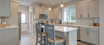 The Ginger Pearl - Oyhut Bay Seaside Resort