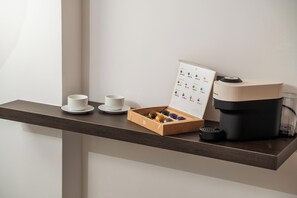 Luxe beddengoed, bedden met traagschuimmatrassen, een kluis op de kamer