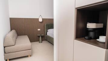 Habitación Deluxe doble, balcón | Ropa de cama de alta calidad, colchones viscoelásticos, caja fuerte