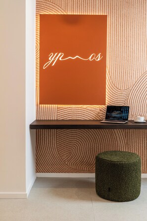 Reception - Ypnos Rooms (Naples)