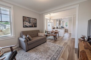 Smart TV - *NEW* Adventure Time pet friendly near trails (Pacific Beach)