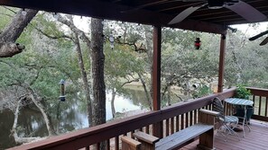 Terrace/patio - Charming 3-bedroom cabin with WiFi, AC in serene La Grange (La Grange)
