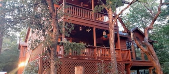 Charming 3-bedroom cabin with WiFi, AC in serene La Grange
