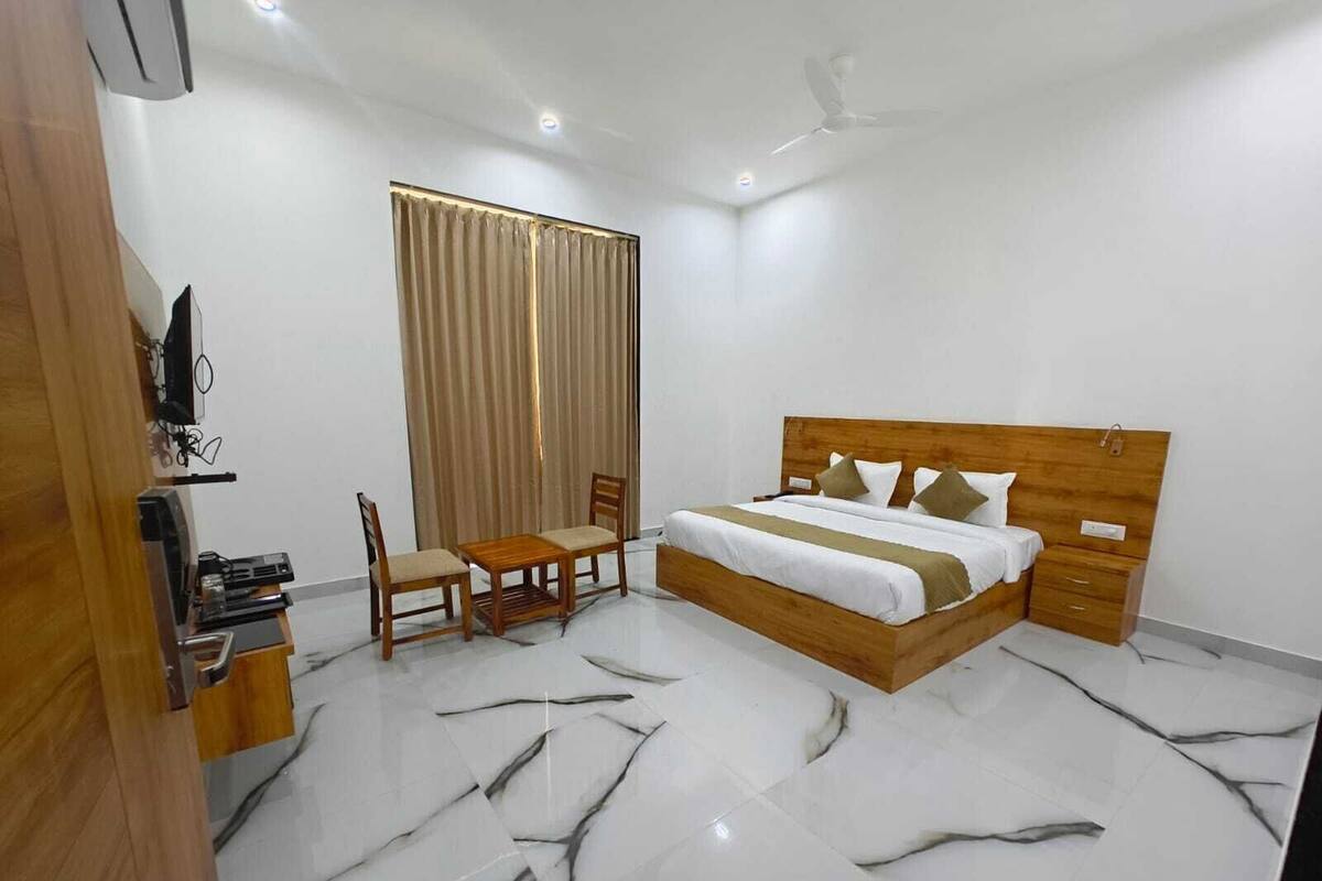 Deluxe Room | Soundproofing