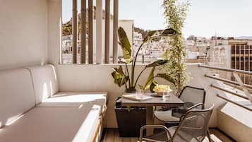 Two Bedroom Loft Akropolis View | 露台/庭院