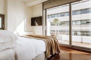 Two Bedroom Loft Akropolis View | Ropa de cama de alta calidad, caja fuerte, decoración individual