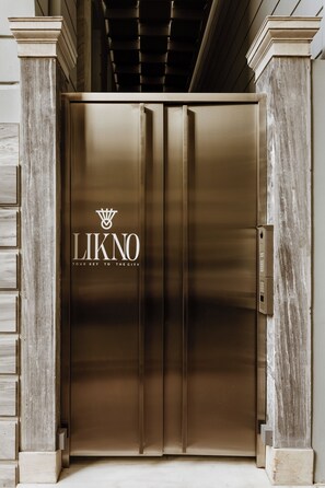 Entrada al alojamiento